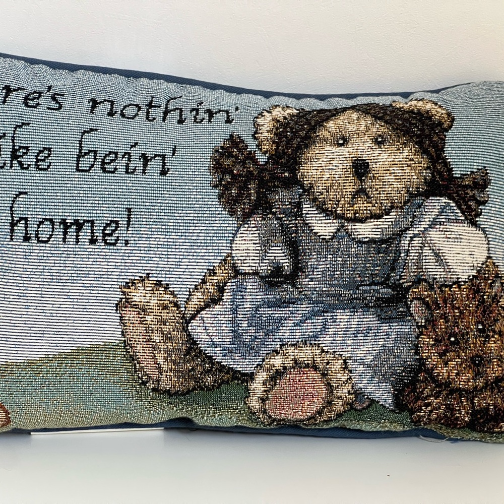 Vintage Boyd’s Bear “There’s nothin like bein’ home!” Tapestry Pillow